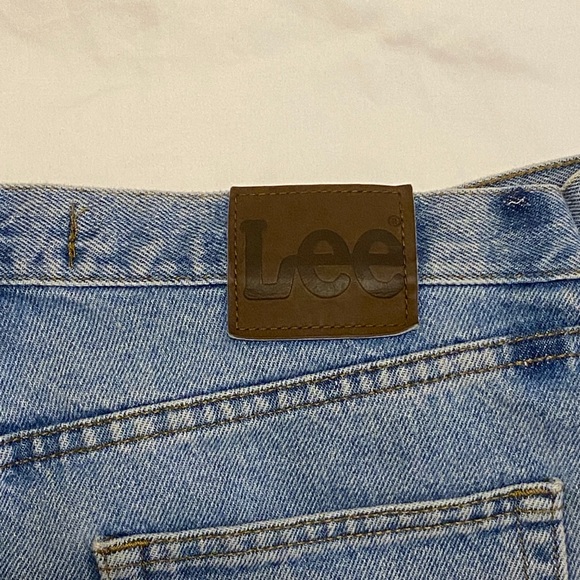 Bermuda Lee Jean Shorts - Picture 2 of 4